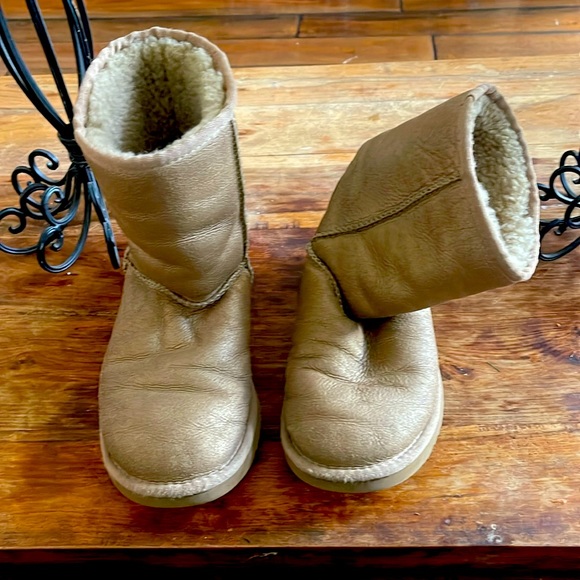 Gold UGGs size W6 - Picture 1 of 9